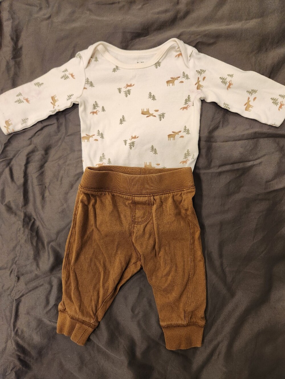 0-3m Baby Outfits & Sleepers Lot